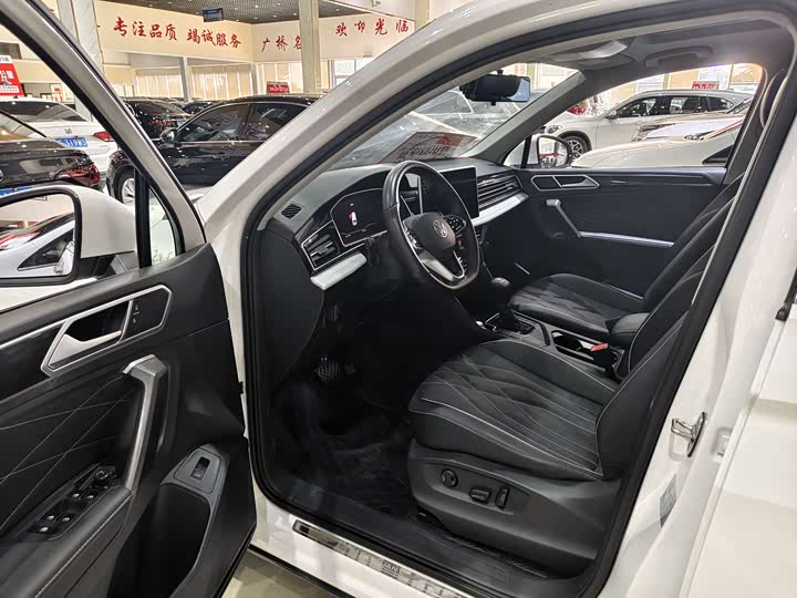 Volkswagen Tiguan L Pro, 2022 — фото 4 из 9