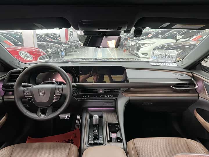 Toyota Crown Sedan, 2025 — фото 5 из 9
