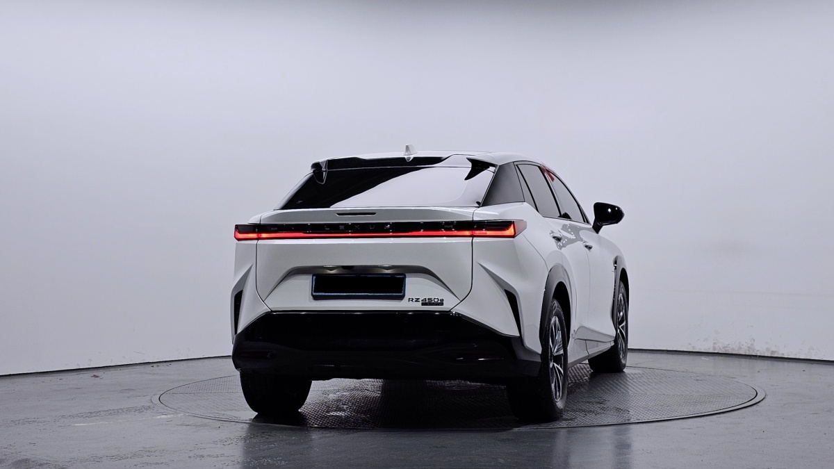 Lexus RZ, 2023 — фото 4 из 12
