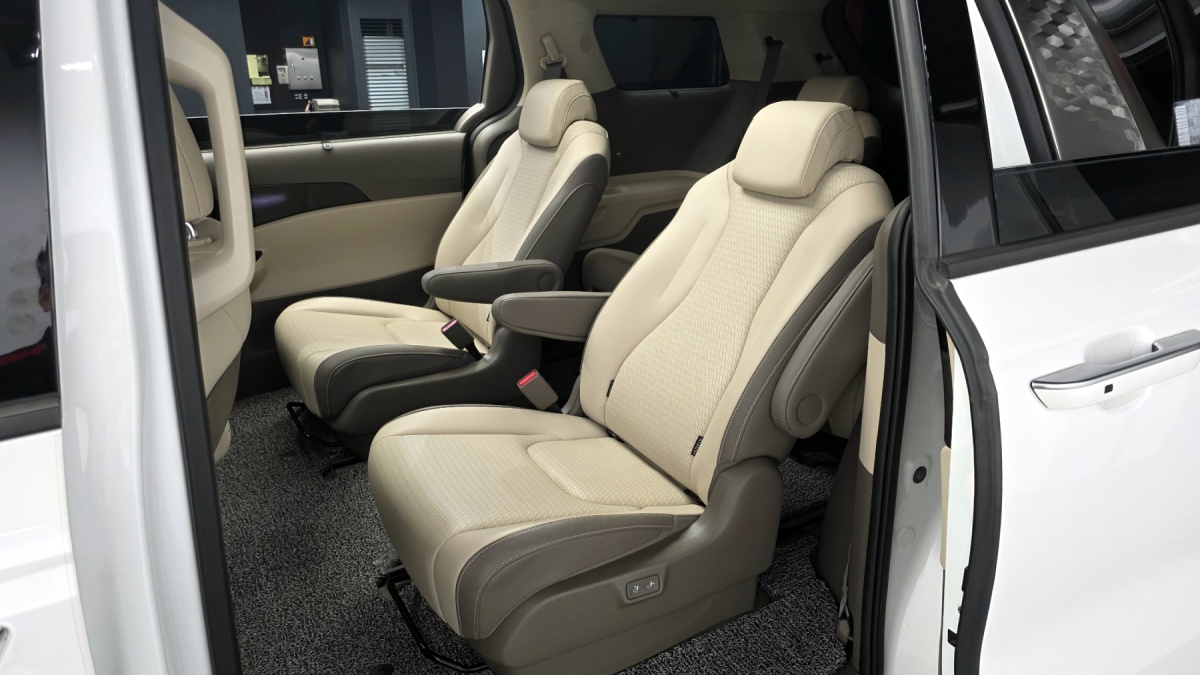 Kia Carnival, 2023 — фото 11 из 12