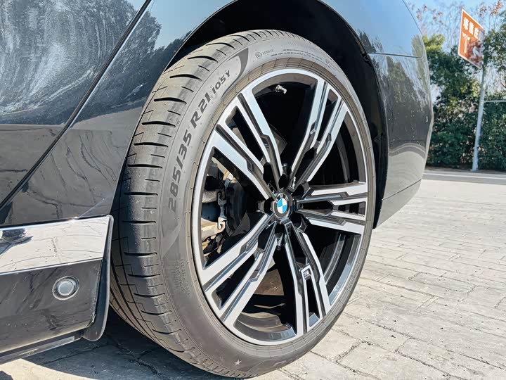 BMW i7, 2023 — фото 8 из 10