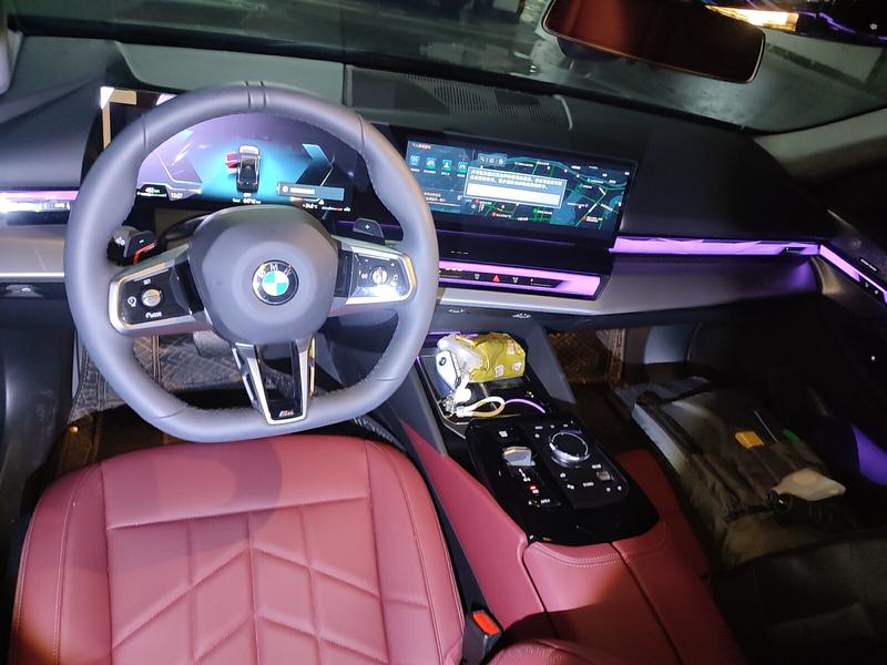 BMW 5 Series, 2025 — фото 10 из 12