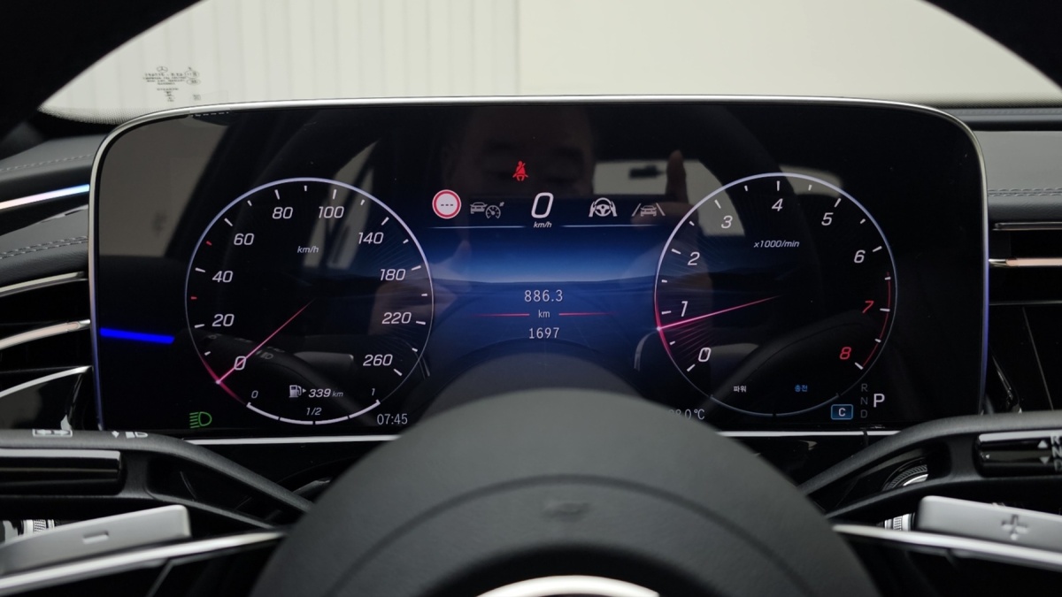 Mercedes-Benz E-Class, 2025 — фото 8 из 12