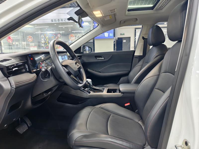 Roewe i5, 2024 — фото 7 из 9