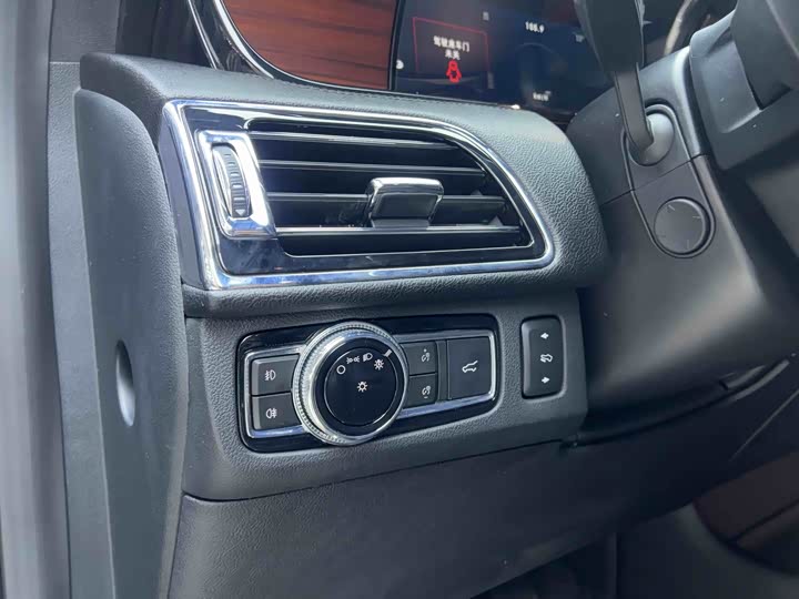 Lincoln Navigator, 2021 — фото 9 из 9