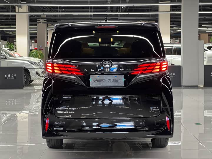 Toyota Alphard, 2024 — фото 5 из 9