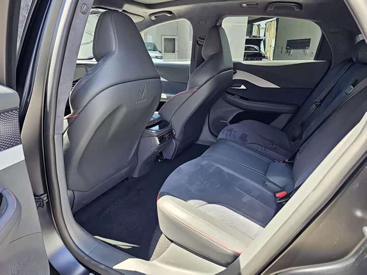 BAIC Arcfox Alpha S, 2023 — фото 7 из 9