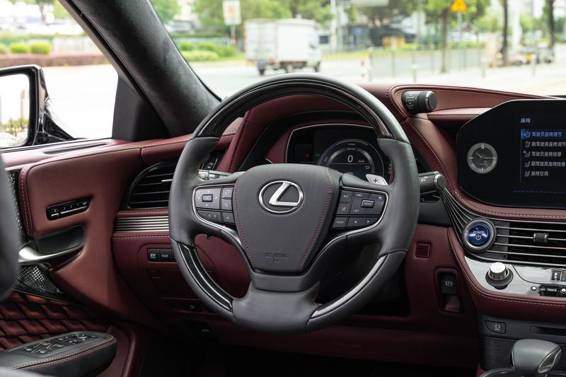 Lexus LS, 2021 — фото 10 из 12