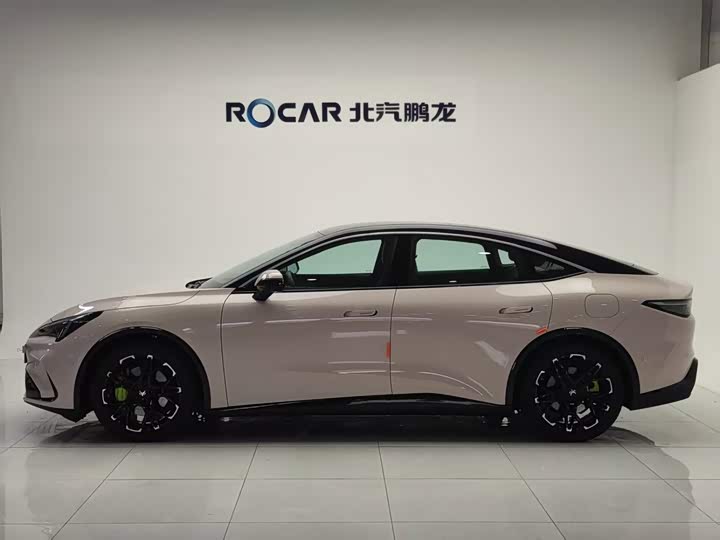 BAIC Arcfox Alpha S5, 2026 — фото 3 из 9