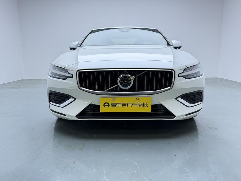 Volvo S60, 2023 — фото 2 из 12