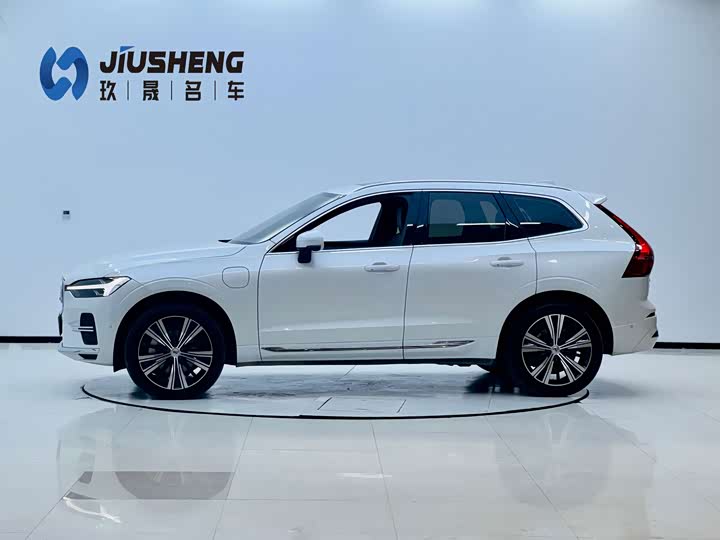 Volvo XC60 Hybrid, 2021 — фото 2 из 9