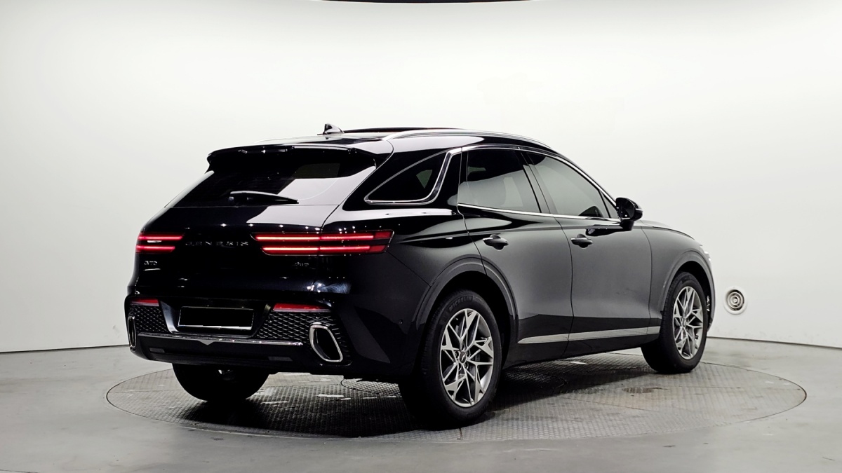 Genesis GV70, 2023 — фото 2 из 12