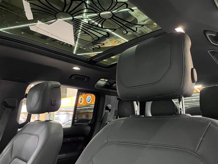 Land Rover Defender, 2023 — фото 8 из 9