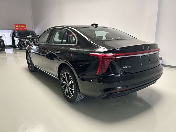 Hongqi H5 Hybrid, 2025 — фото 7 из 9