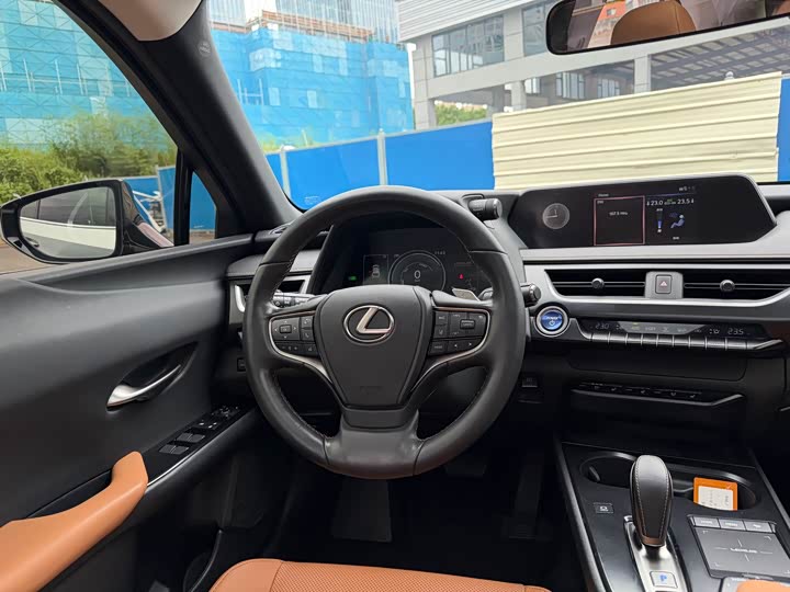 Lexus UX Hybrid, 2022 — фото 7 из 9