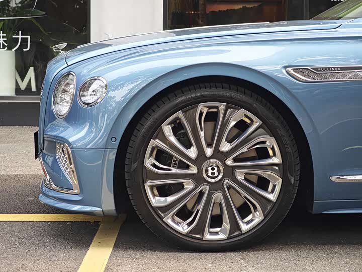Bentley Flying Spur Hybrid, 2025 — фото 4 из 9