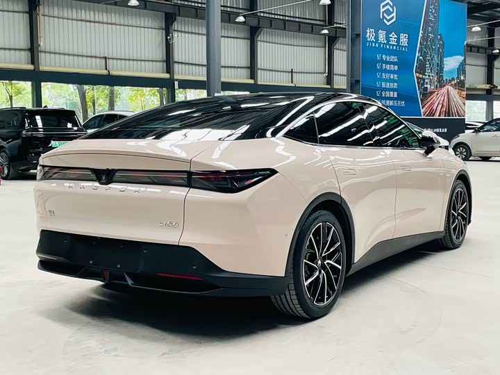 BAIC Arcfox Alpha S5, 2025 — фото 4 из 9