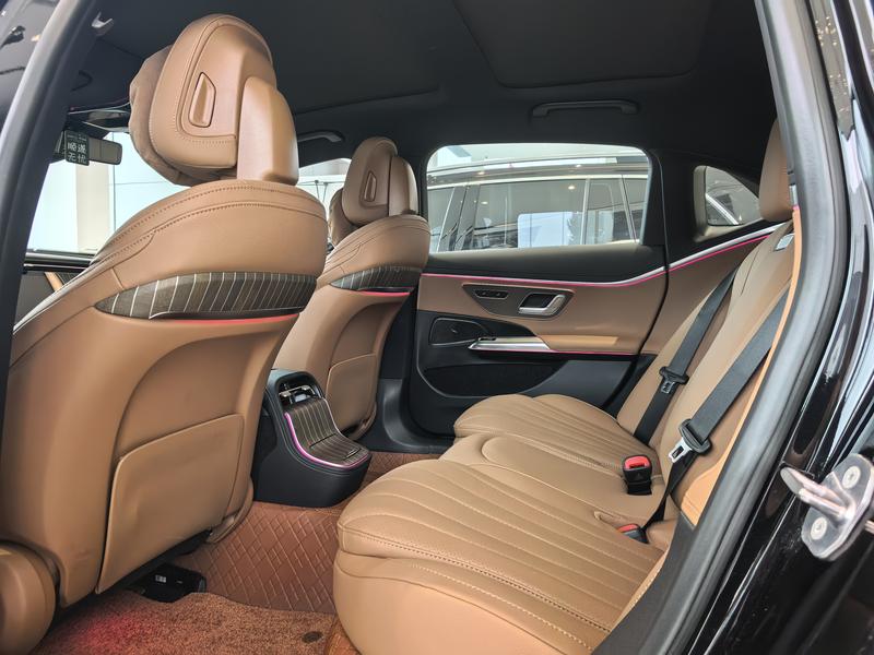 Mercedes-Benz E-Class, 2025 — фото 9 из 10