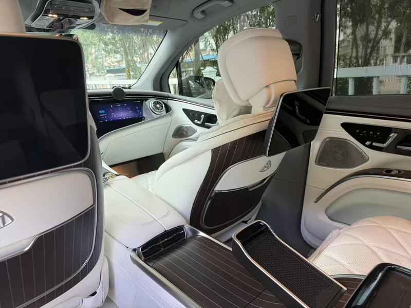 Mercedes-Benz Maybach EQS SUV, 2025 — фото 8 из 10