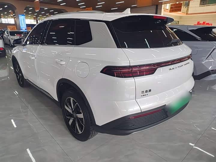 BYD Song Pro Hybrid, 2024 — фото 5 из 9