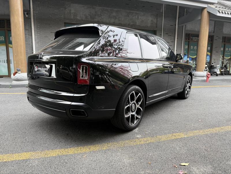 Rolls-Royce Cullinan, 2023 — фото 5 из 8