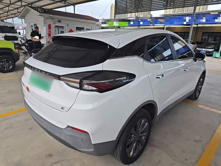 Geely Geometry C, 2022 — фото 7 из 9