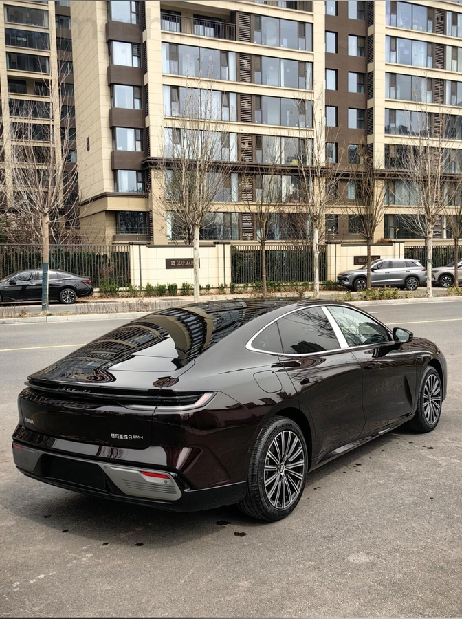 Geely Emgrand EV, 2026 — фото 3 из 12