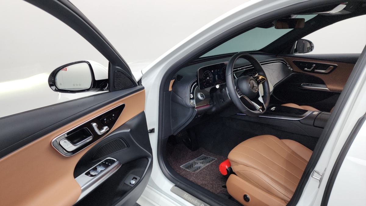 Mercedes-Benz E-Class, 2024 — фото 10 из 12