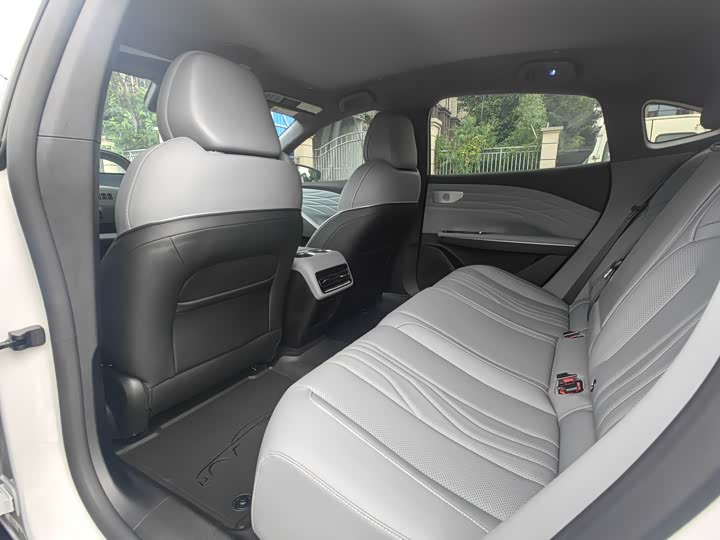 Geely Galaxy E8, 2023 — фото 5 из 9