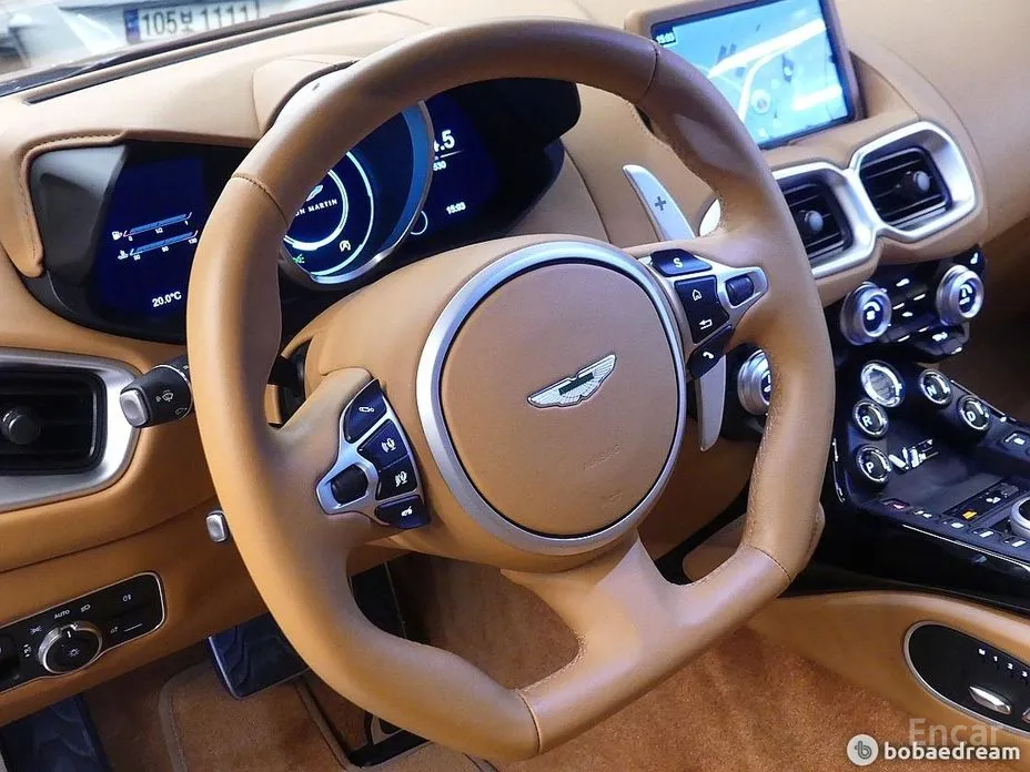 Aston Martin Vantage, 2022 — фото 10 из 12