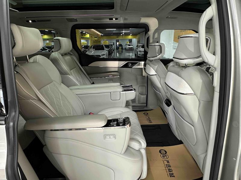 Volvo EM90, 2024 — фото 8 из 12