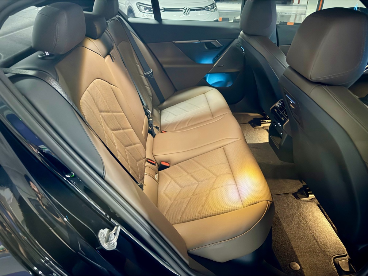 BMW 5 Series, 2025 — фото 5 из 6