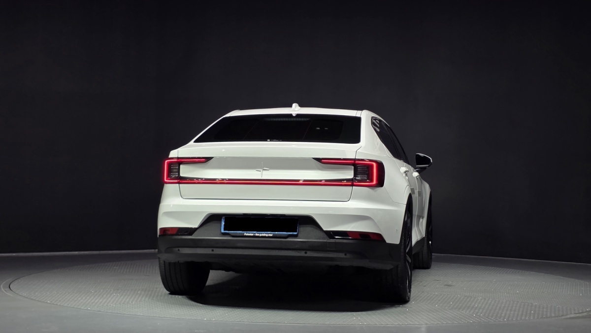 Polestar 2, 2022 — фото 4 из 12