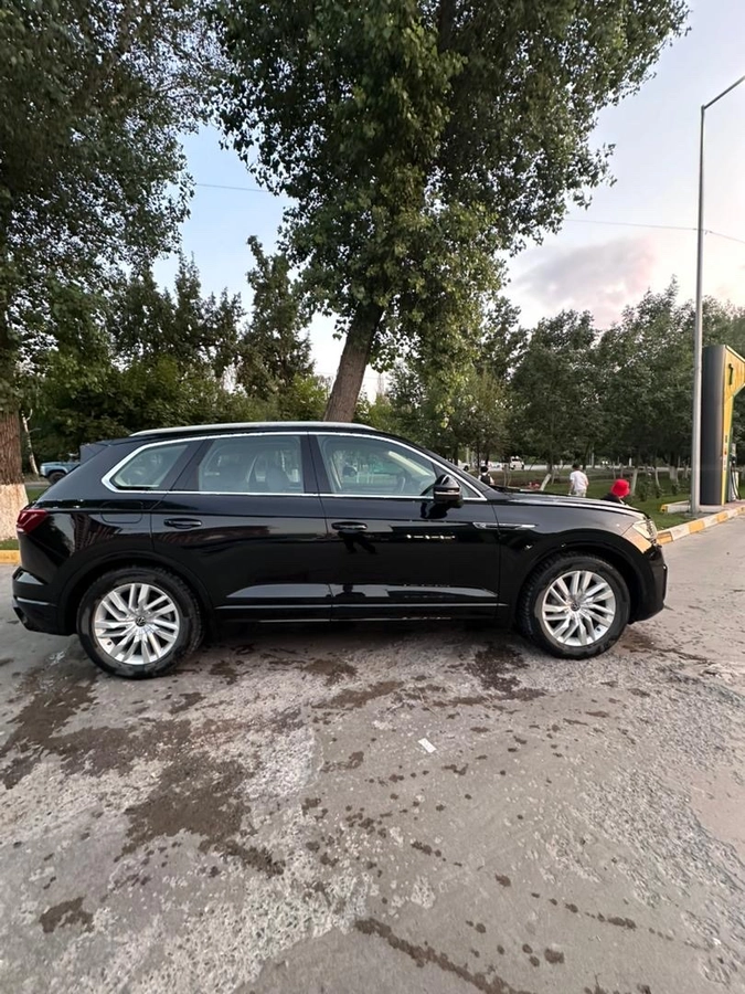 Volkswagen Touareg, 2023 — фото 4 из 4