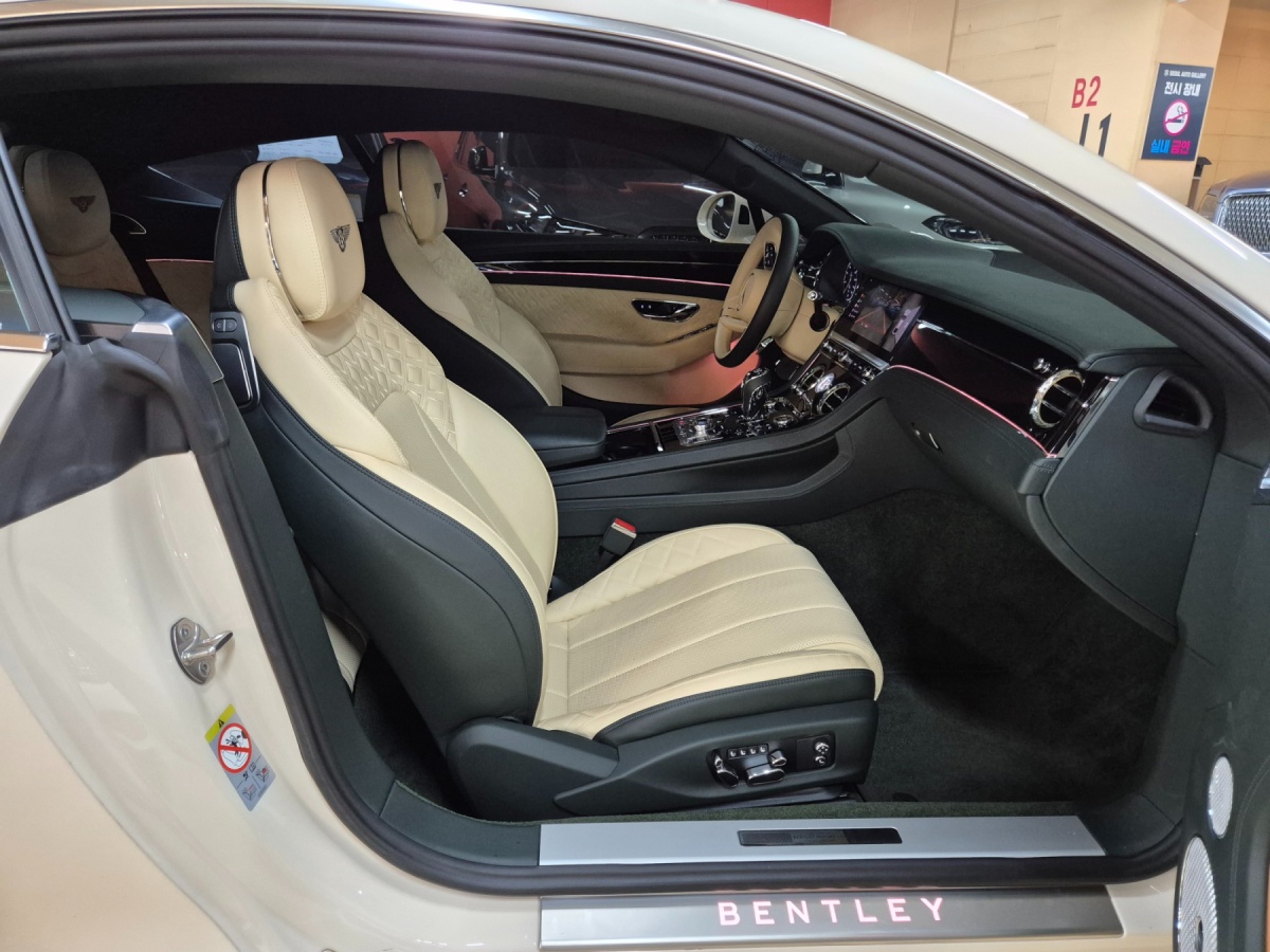 Bentley Continental GT, 2022 — фото 8 из 12