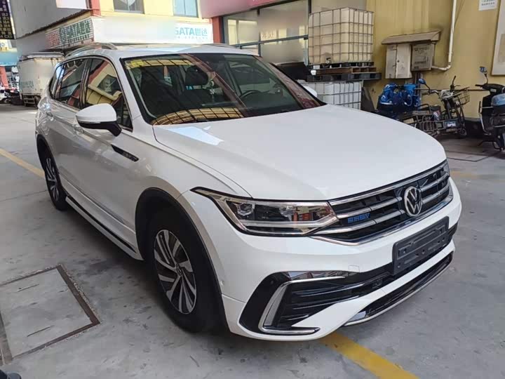 Volkswagen Tiguan L Hybrid, 2022 — фото 4 из 9
