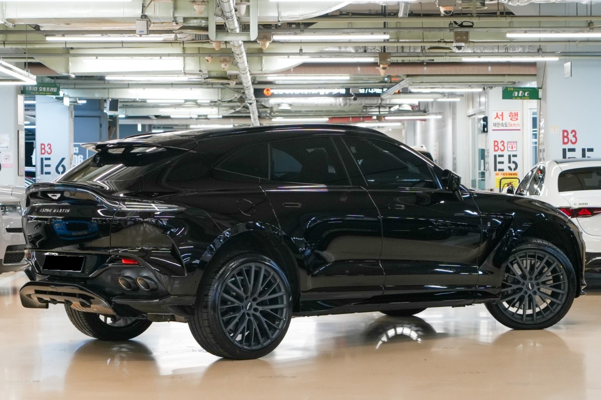 Aston Martin DBX, 2024 — фото 2 из 12