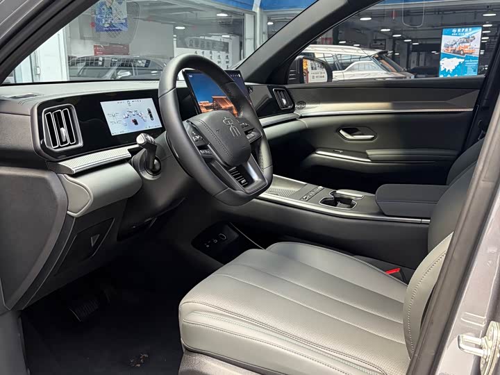 BYD Song Pro Hybrid, 2026 — фото 7 из 9