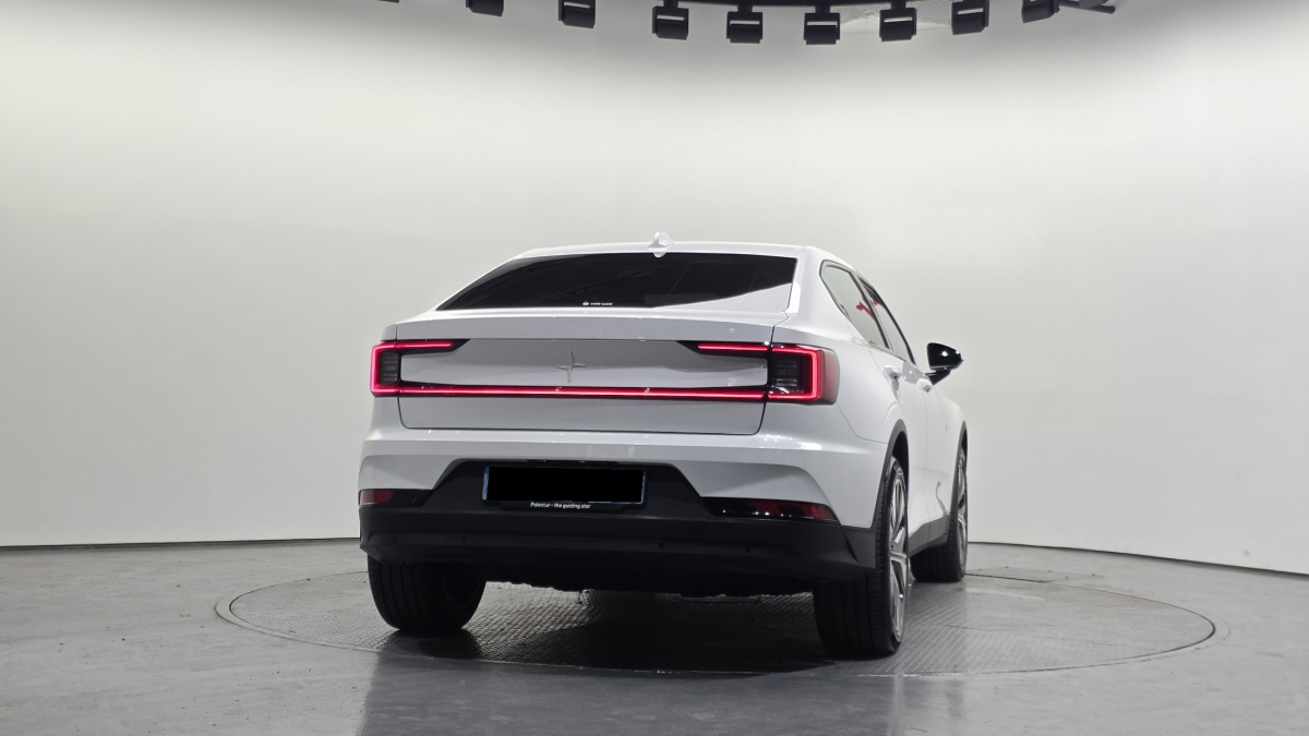 Polestar 2, 2022 — фото 4 из 12