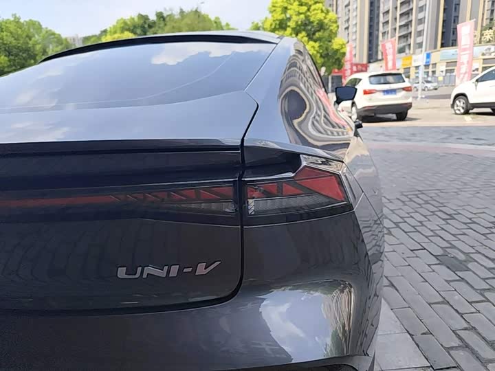 Changan UNI-V Hybrid, 2024 — фото 8 из 9