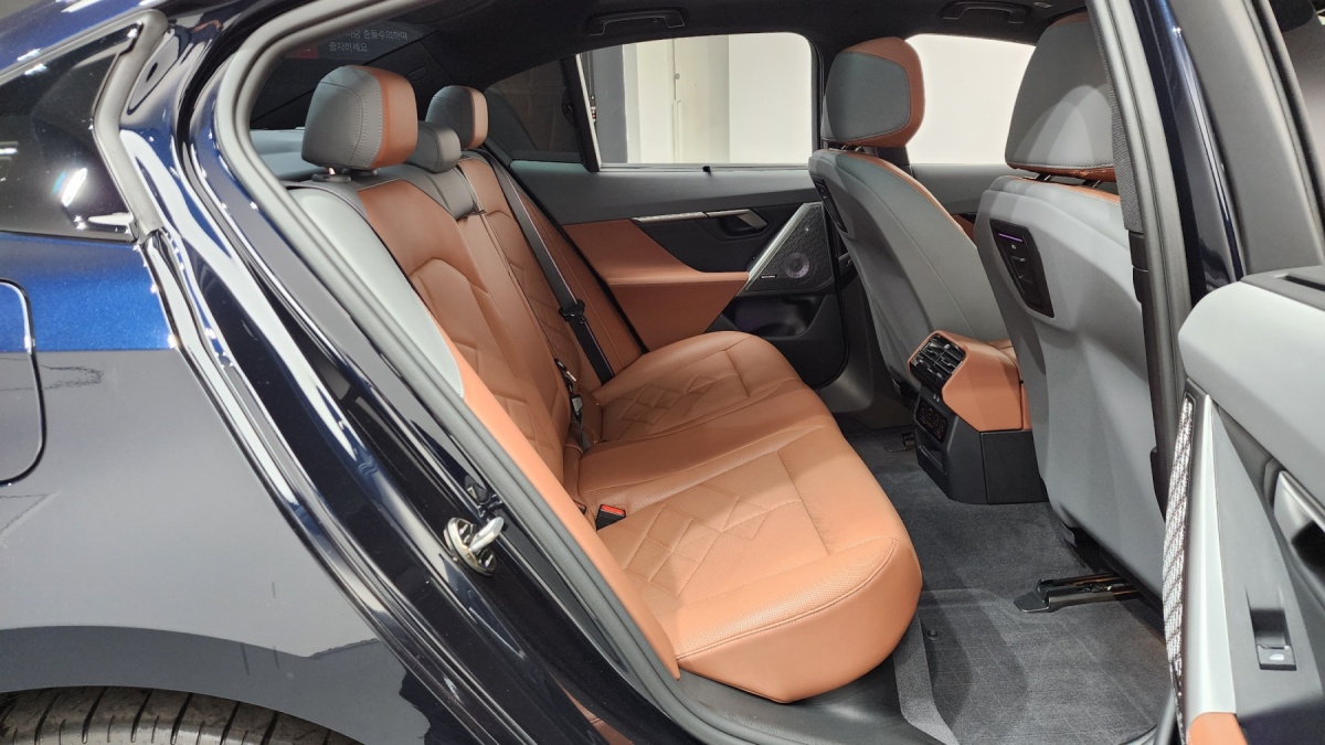 BMW i5, 2023 — фото 10 из 12