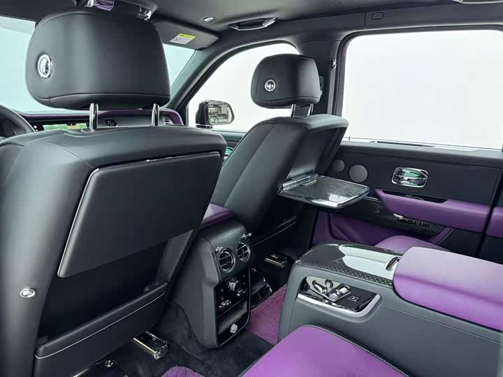 Rolls-Royce Cullinan, 2023 — фото 6 из 9