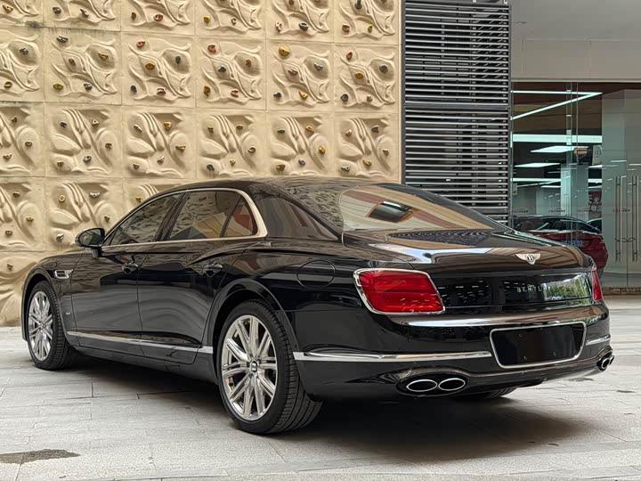 Bentley Flying Spur Hybrid, 2023 — фото 5 из 9
