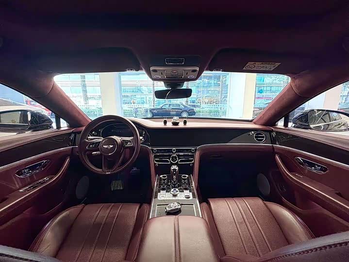 Bentley Flying Spur, 2022 — фото 6 из 9