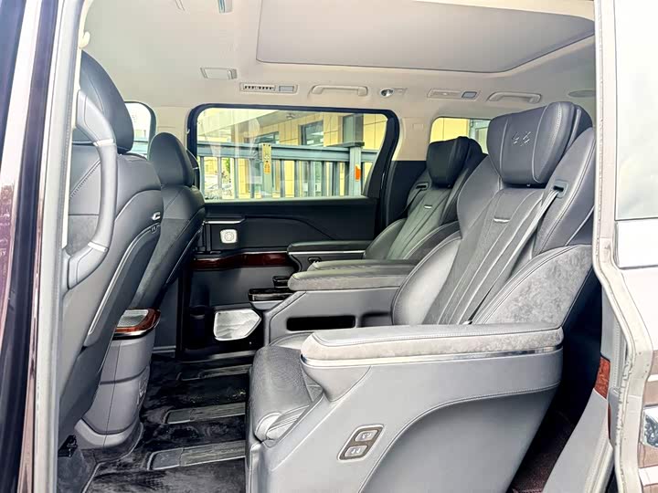 Hongqi HQ9 Hybrid, 2024 — фото 4 из 9