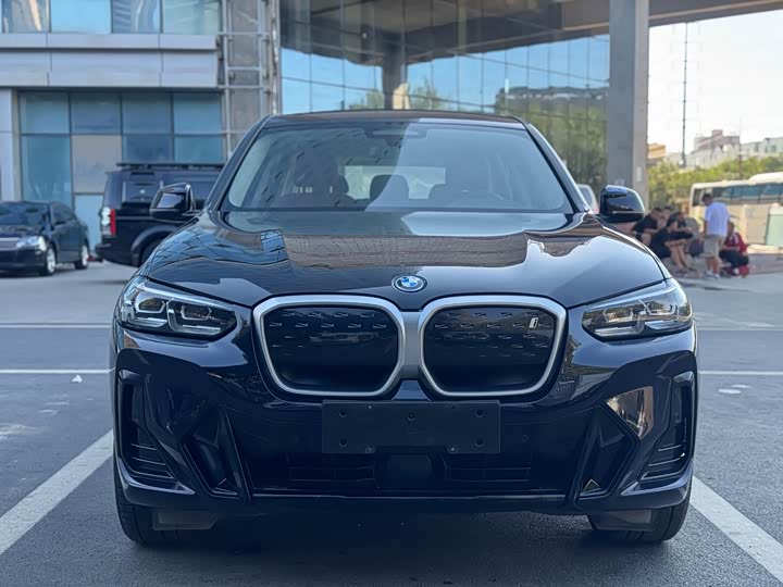 BMW iX3, 2022 — фото 2 из 9