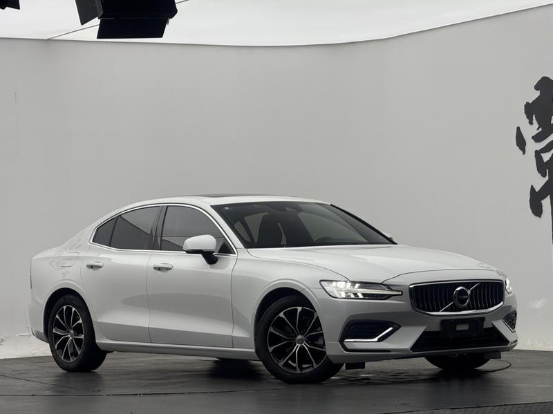 Volvo S60, 2022 — фото 3 из 12