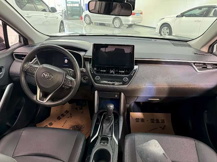 Toyota Corolla Cross, 2022 — фото 5 из 9