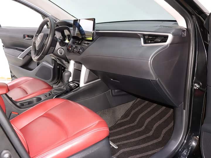 Toyota Corolla Cross, 2024 — фото 8 из 9