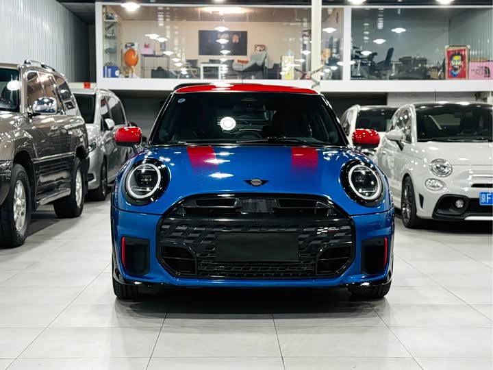 Mini Mini JCW, 2025 — фото 2 из 9